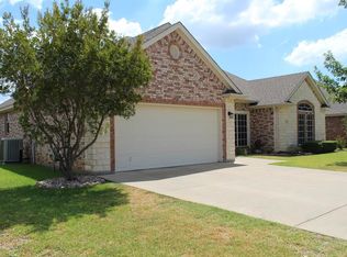 811 Bent Wood Ln, Cleburne, TX 76033