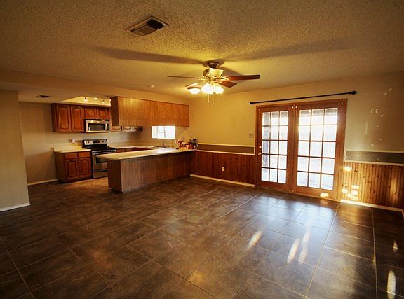 5th image of 4504 Amistad Dr