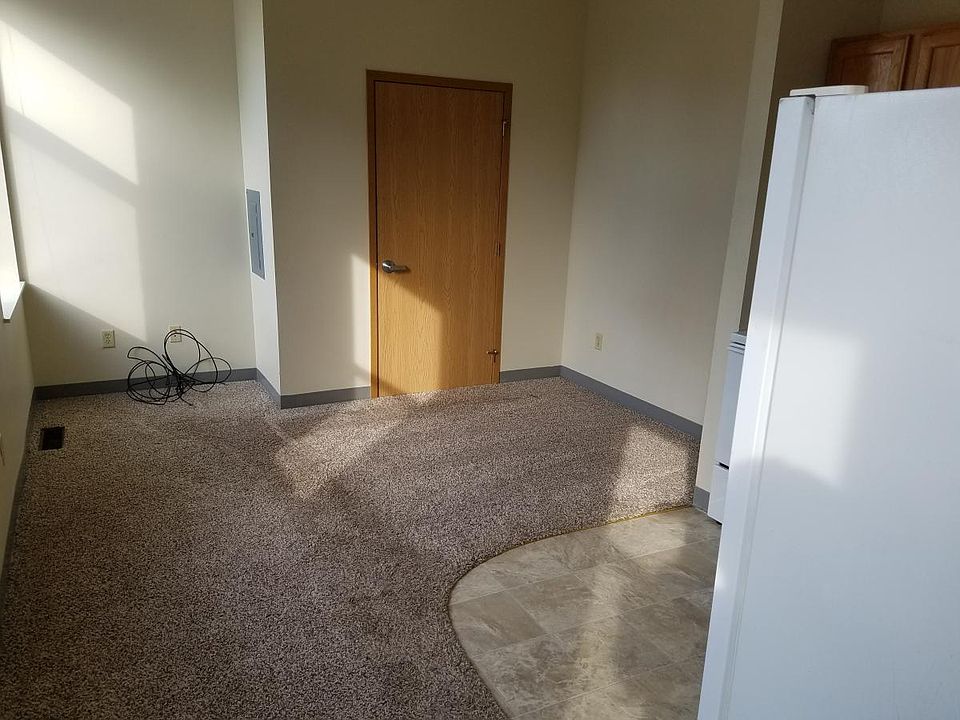 2nd image of 527 Monona St APT 102