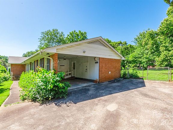2nd image of 3327 Gardner Park Dr