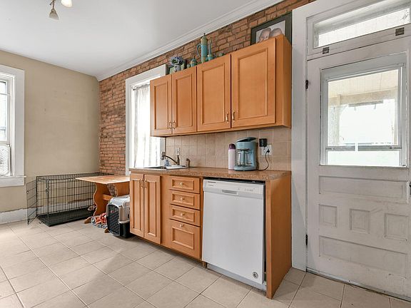 5th image of 266 E William St