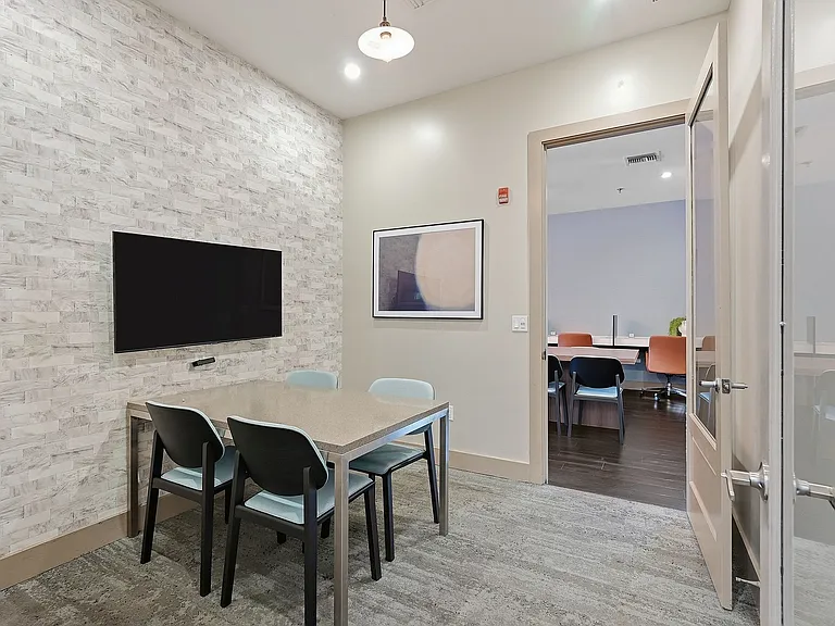 West 10 — Photo 26