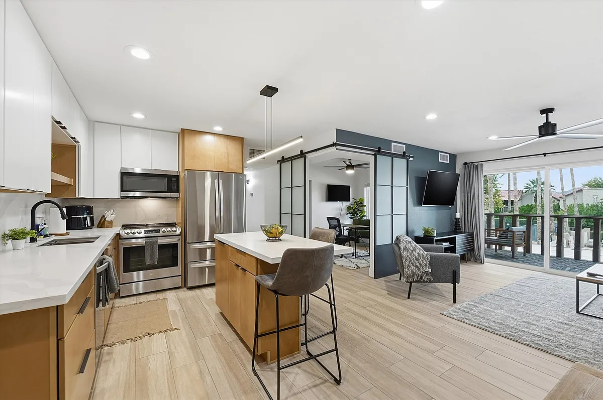 Building Photo - 8649 E Royal Palm Rd #239