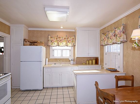 4th image of 900 Kensington Pl