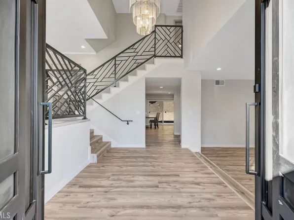 19653 Valdez Dr, Tarzana, CA 91356