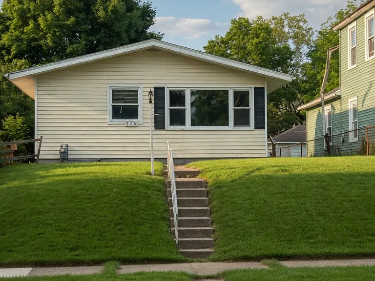 826 Grant St — Photo 1