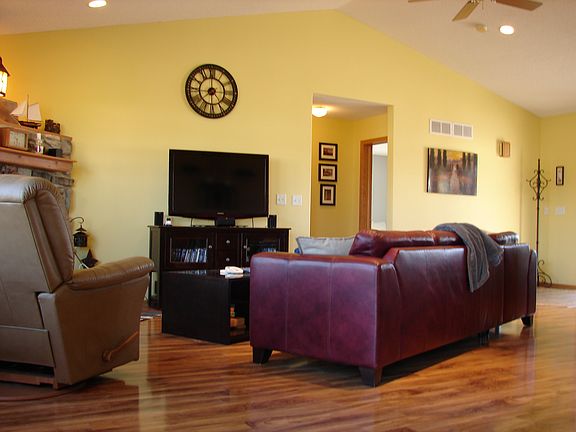 Main Liv Rm - 16'x25'