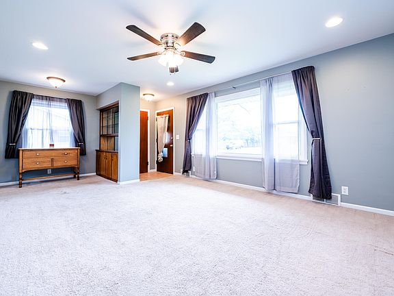 5th image of 1805 E Ogden Ave