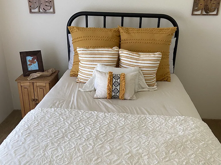 Guest bedroom