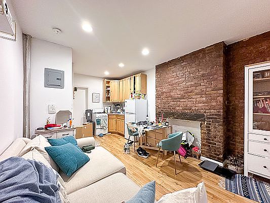 5th image of 339 E 6th St APT 1