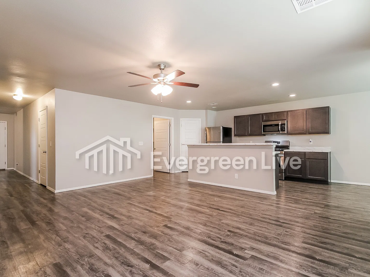 4 bed, 2.0 bath, 1613 sqft, $1,695 — Photo 3