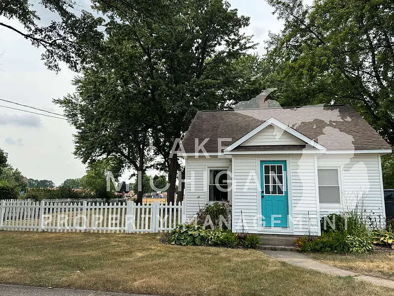5771 School Ave — Photo 1