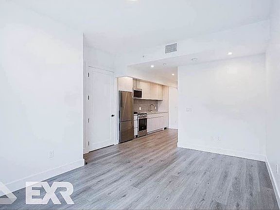 4th image of 210 Clarkson Ave #226