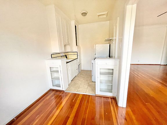 3rd image of 608 S Dunsmuir Ave APT 302