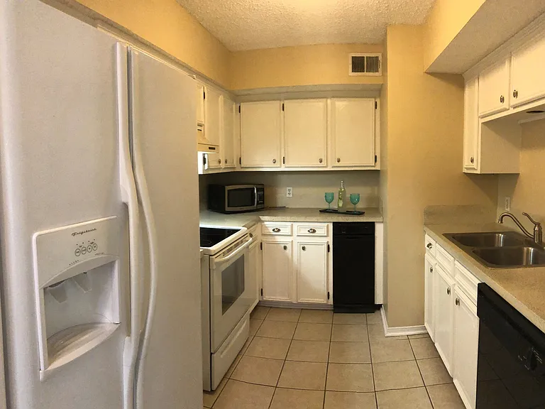 1324 Sharlo Ave — Photo 2