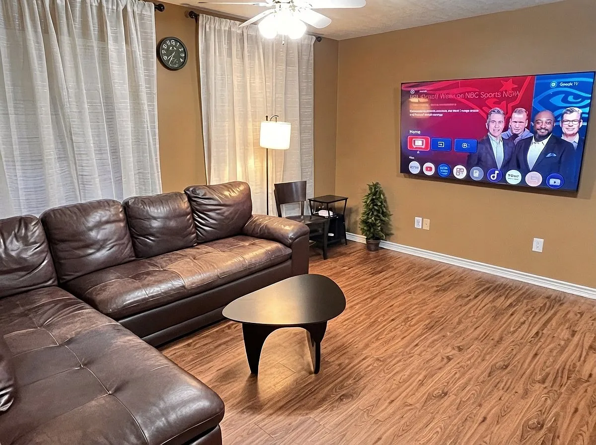 Fully Furnished Home Near Texas A&M | Wi-Fi & Parking — Photo 4