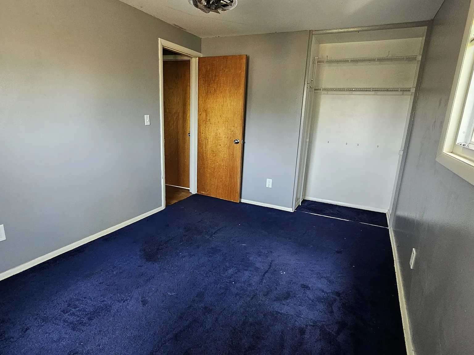 927 Piper Dr — Photo 2