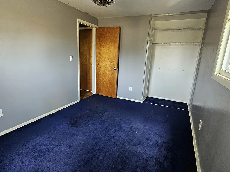 927 Piper Dr — Photo 2