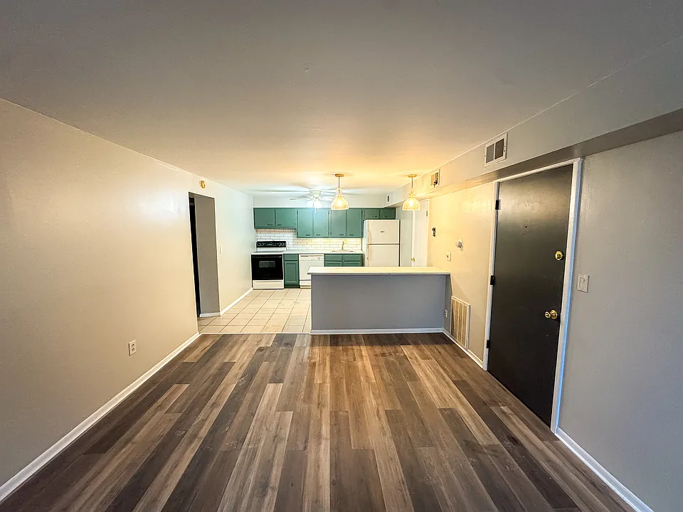 2439 Alexandria Pike #1