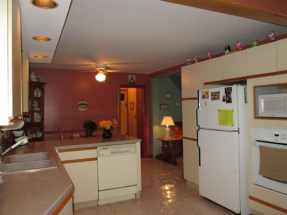 4th image of 162 Chatham St