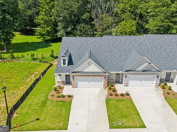 3rd image of 42 Silver Leaf Ln #6