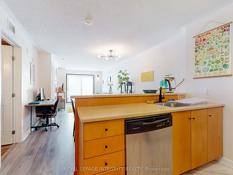138 Somerset St W #203 — Photo 10