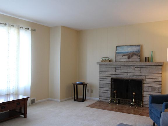 4th image of 1126 W Merle Ln