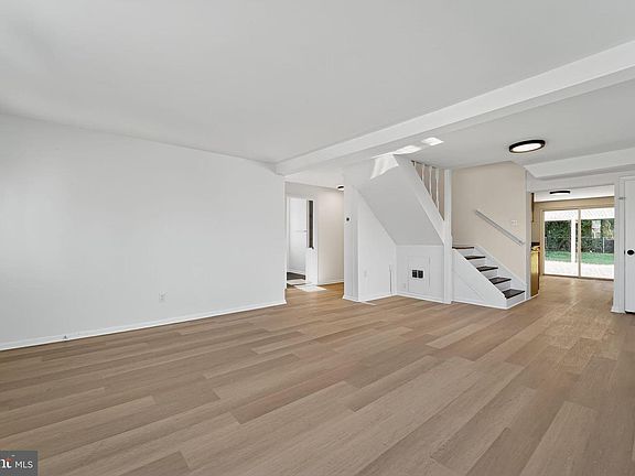 4th image of 1008 Fuselage Ave