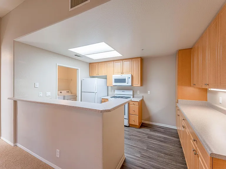 Laurel Canyon Apartment Homes — Photo 43
