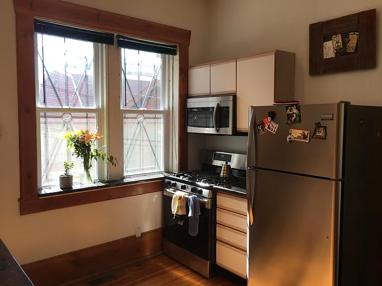 1324 N Claremont Ave #3R — Photo 11