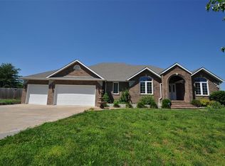 1101 Laura Dr, Nixa, MO 65714