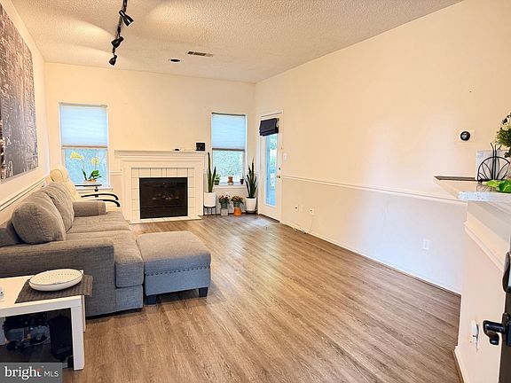 3rd image of 4401 Fair Stone Dr APT 102