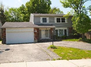 8840 Robin Ct, Hickory Hills, IL