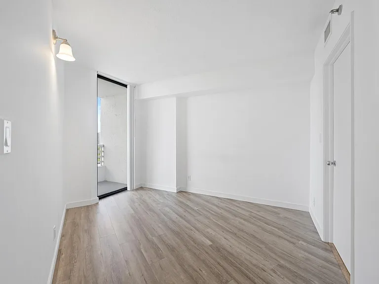 3300 NE 192nd St #915 — Photo 13