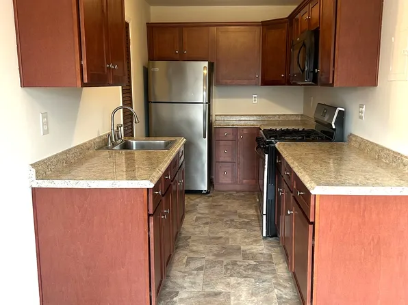 8 Colonial Rd APT 8, Beacon, NY 12508