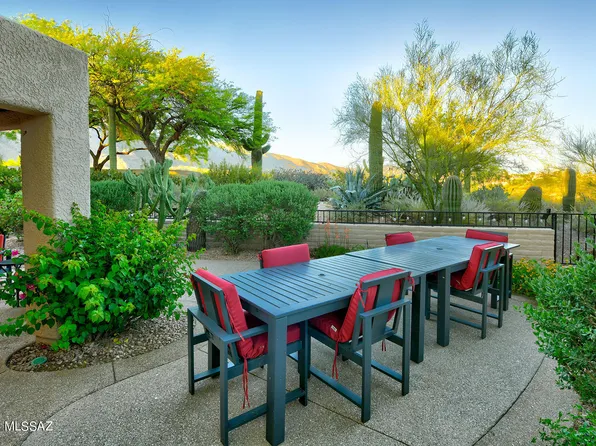 6054 N Moon Crest Dr, Tucson, AZ 85718