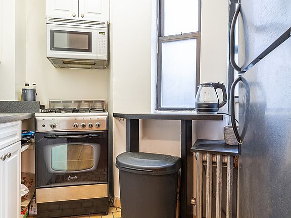 5th image of 37A Bedford St APT 30