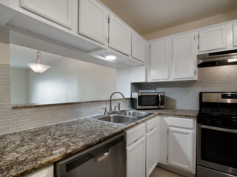 11901 Swearingen Dr #80O — Photo 4