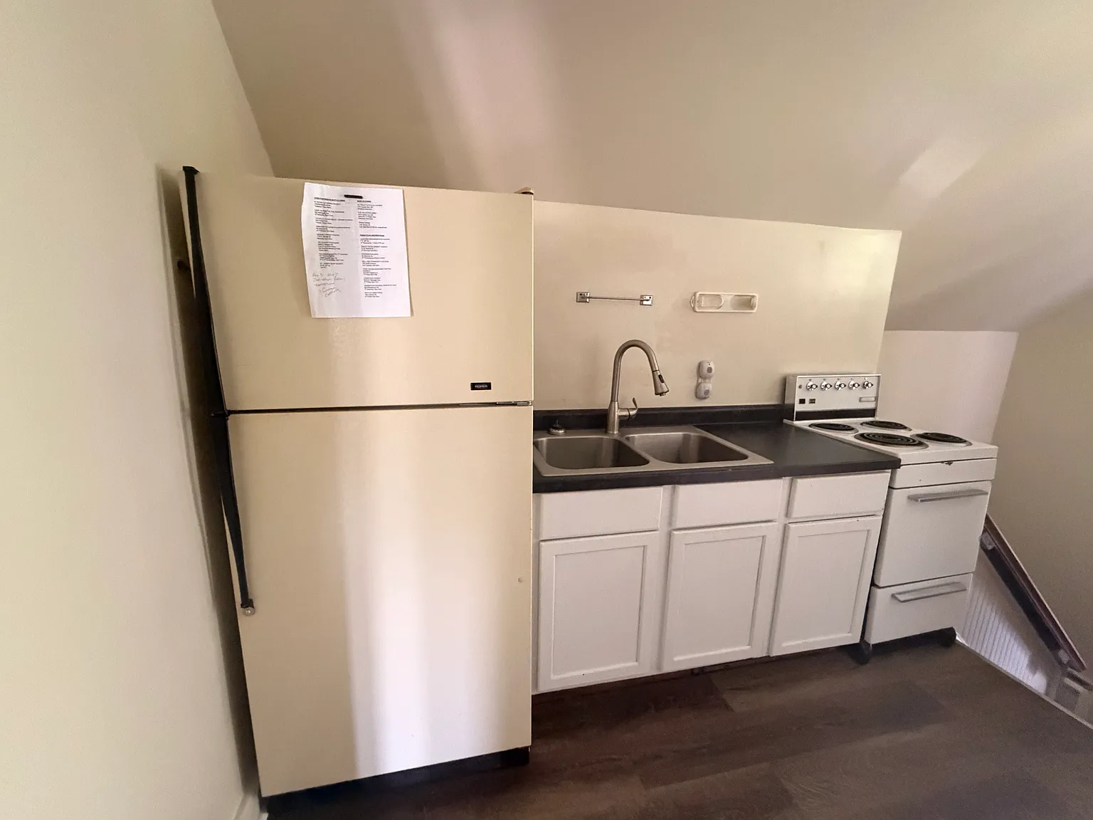 2 bed, 1000 sqft, $1,000 — Photo 1