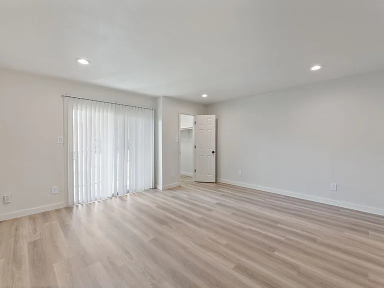 City Scene Apartments — Photo 16