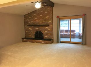 39034 Sturbridge Dr, Sterling Heights, MI 48310