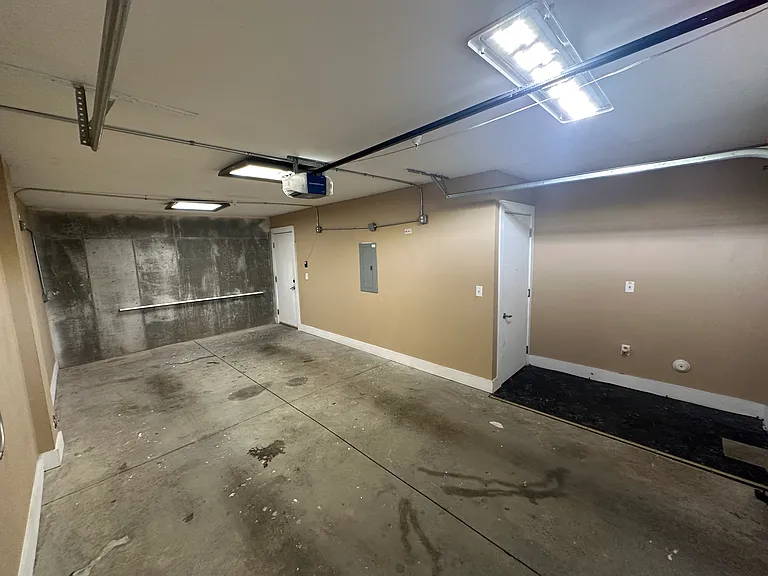 946 E 8th St #946 — Photo 31