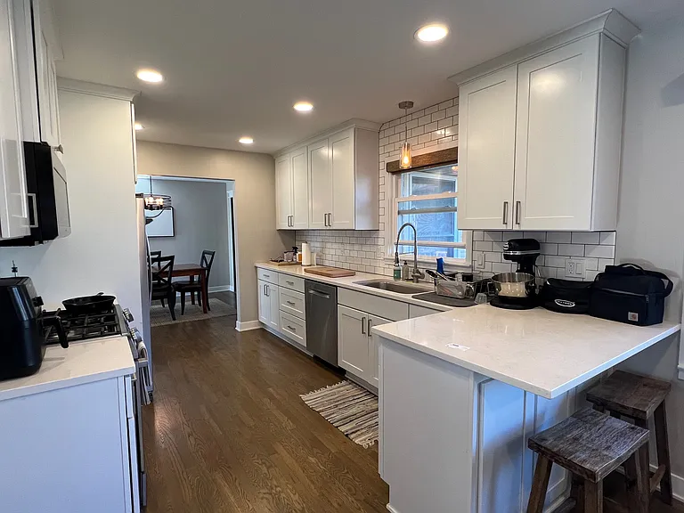 7137 Wilshire Blvd — Photo 11