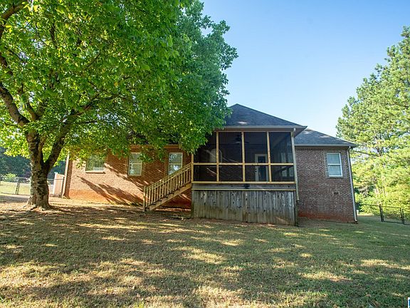 2nd image of 102 Chimney Peak Cir NE