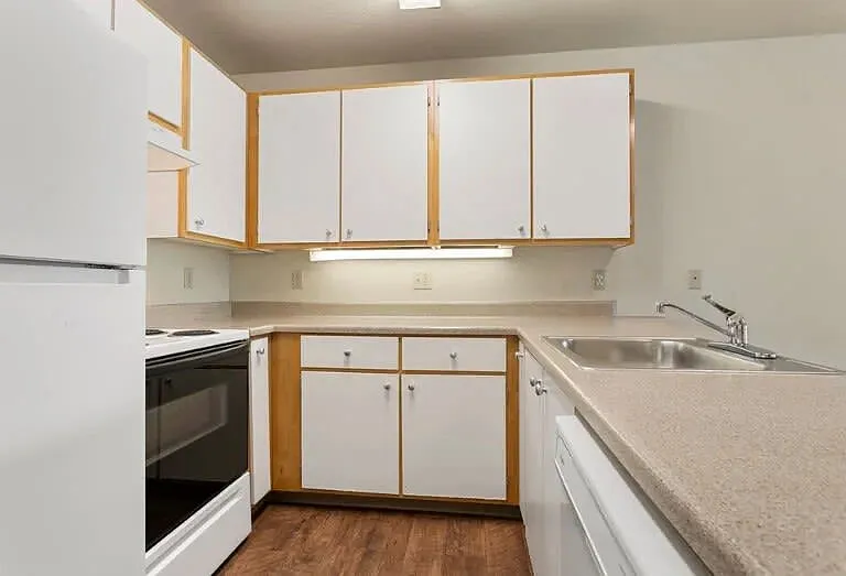Ventura Park Plaza Apartments — Photo 5