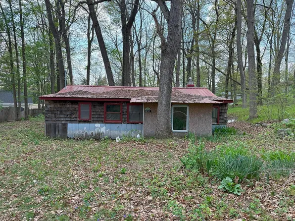 1031 Pocohontas Trl, Harrison, MI 48625