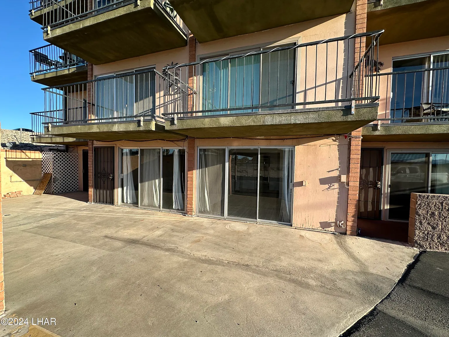 2 bed, 1.0 bath, 869 sqft, $1,195 — Photo 3