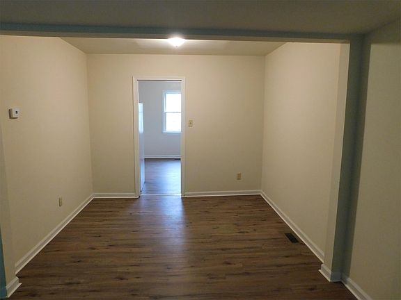 4th image of 404 Olde Greenwich Cir