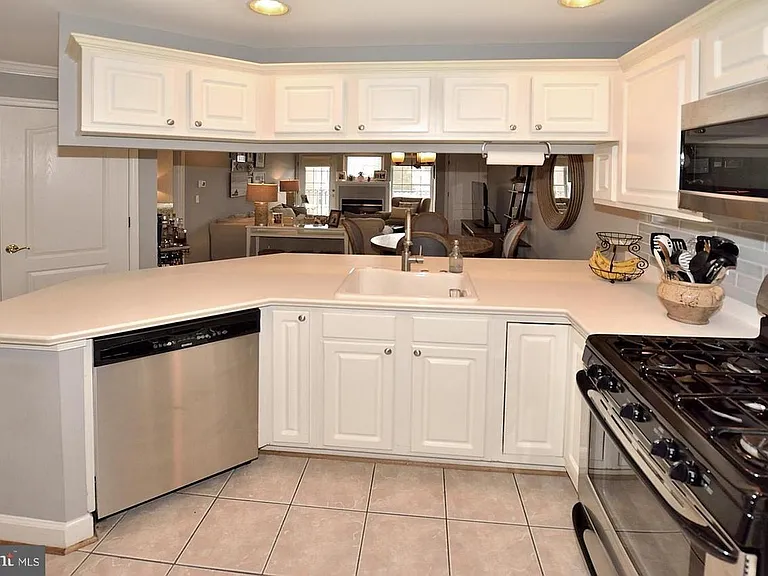 6940 Fairfax Dr #304 — Photo 8
