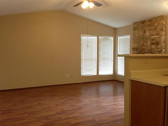 4th image of 3221 Darnell Dr #B